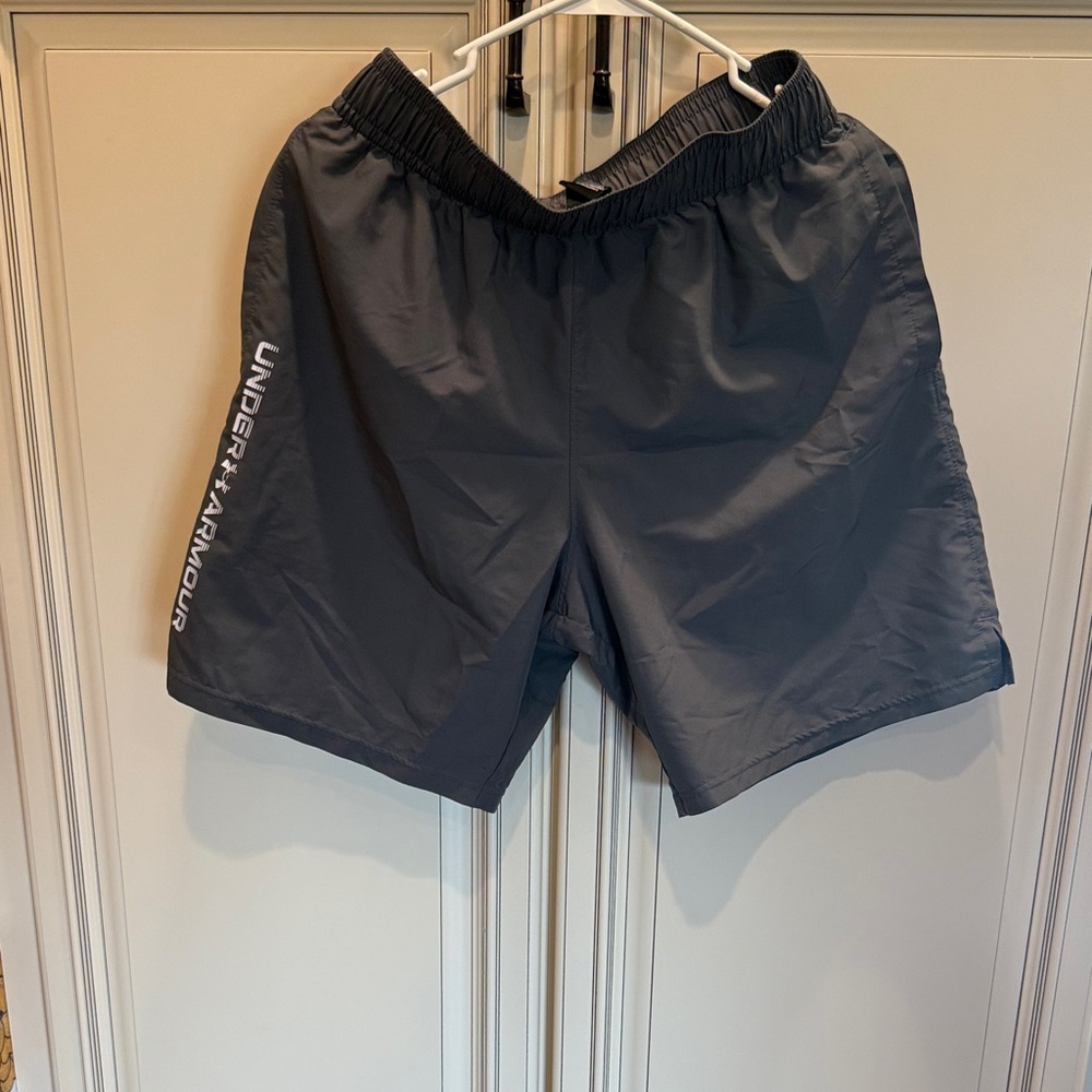 Under Armour Men’s gray Athletic Shorts